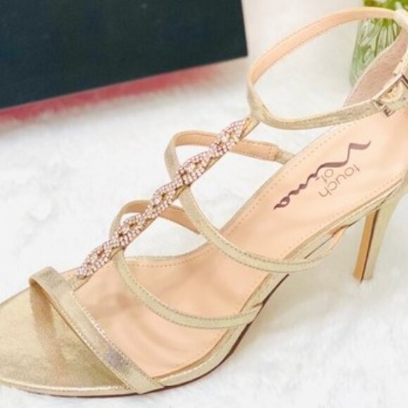 NWOT Nina Caryn Gold Sandals - Picture 1 of 8